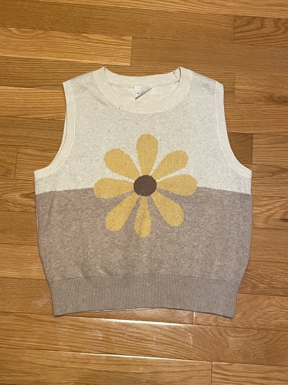 Kids/preteen sweater vest with flower